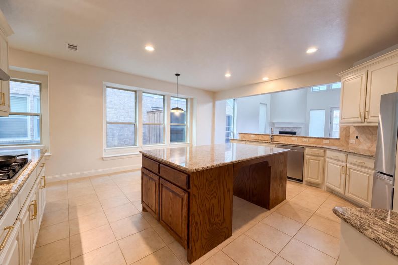 Photo 13 of 43 of 4409 Elmgreen Dr, Roanoke, TX
