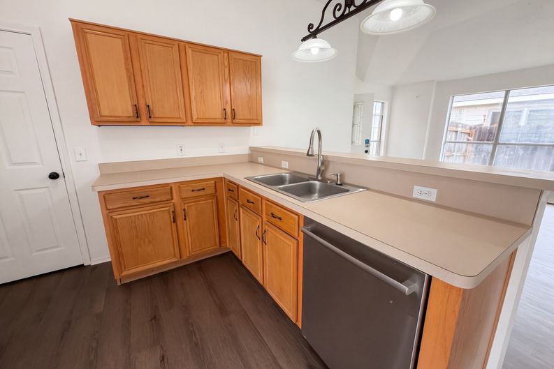 Photo 7 of 31 of 1033 Olivewood Ln, Fort Worth, TX