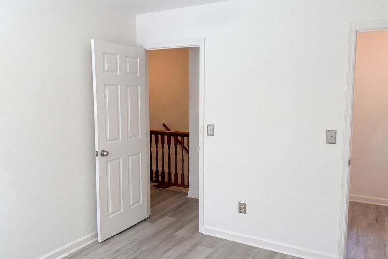 Photo 21 of 27 of 4219 King Edward Ct, Greensboro, NC
