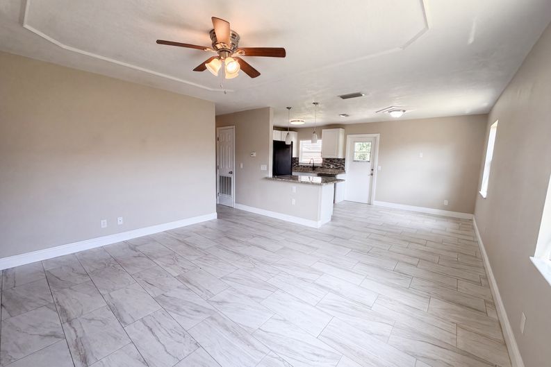 Photo 8 of 16 of 121 Inwood Cir, Brandon, FL