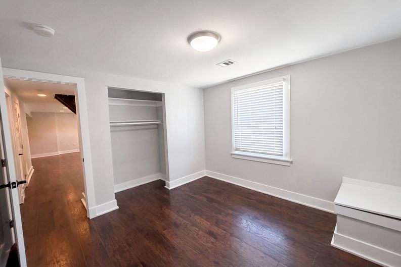 Photo 17 of 24 of 6515 Carriage Dr, Alexandria, VA
