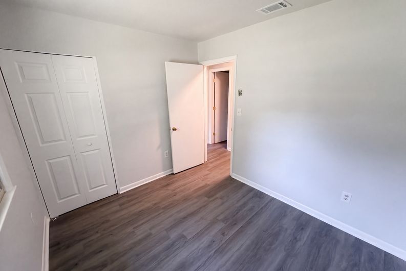 Photo 6 of 24 of 6531 Rosecran Dr, Charlotte, NC