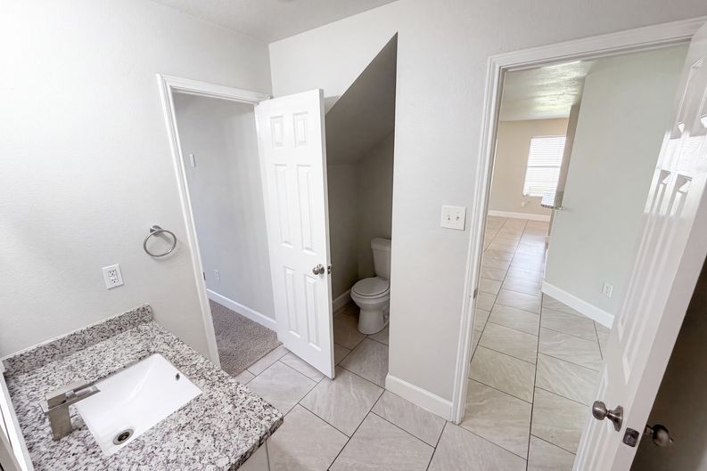 Photo 14 of 26 of 7327 Fox Hall Ln, Humble, TX