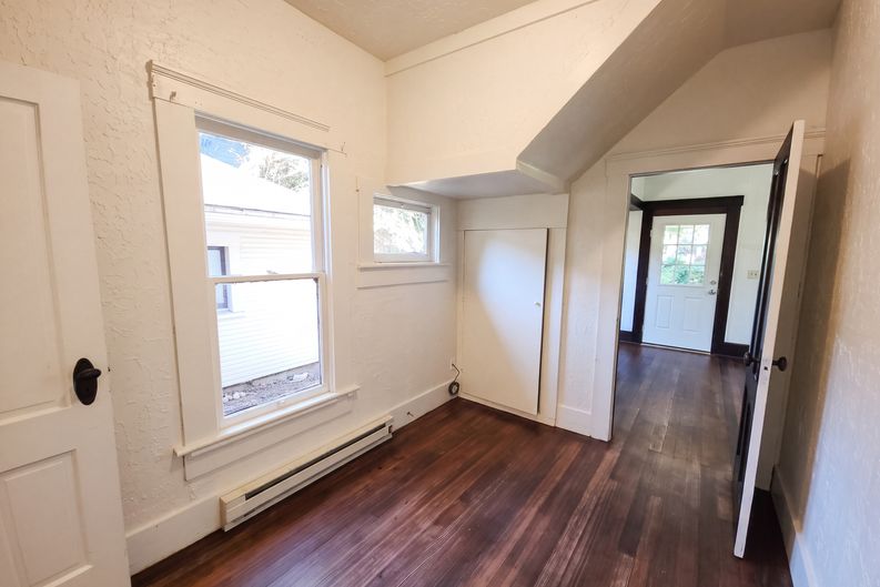 Photo 22 of 29 of 1011 Almaden St, Eugene, OR