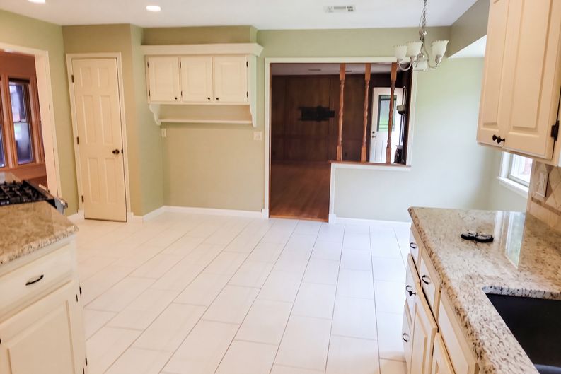 Photo 8 of 46 of 4600 Rolling Hills Dr, Bartlesville, OK