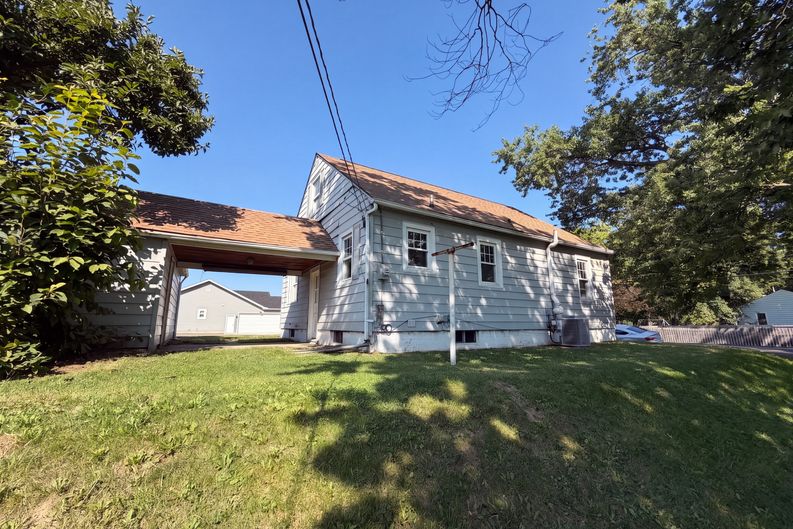 Photo 5 of 21 of 956 Meda Ave, Lancaster, OH