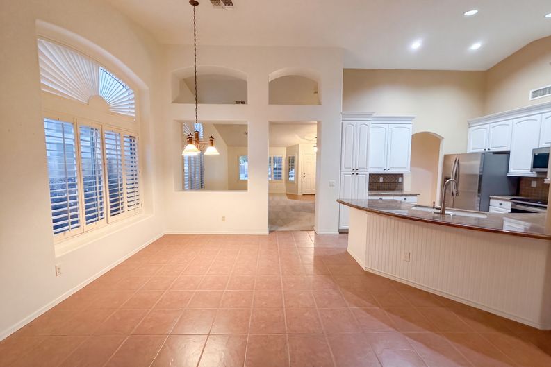 Photo 7 of 27 of 7925 W Harmony Ln, Peoria, AZ