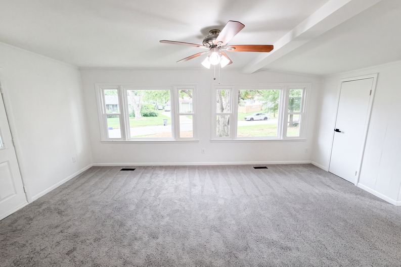 Photo 7 of 32 of 13512 Fitzhugh Ln, Woodbridge, VA