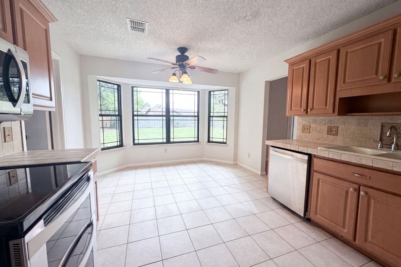 Photo 13 of 17 of 2441 Longwood St, Orange Park, FL