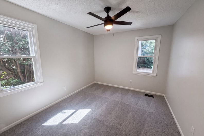Photo 18 of 37 of 153 Courtney Oak Dr, West Columbia, SC