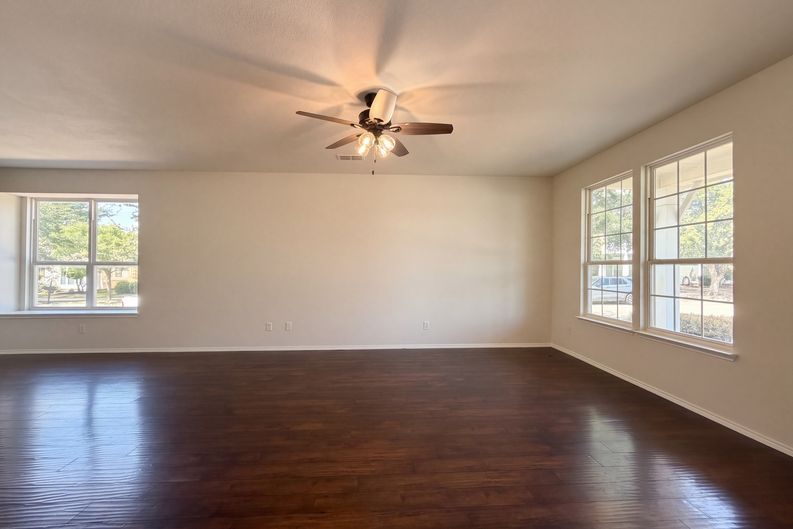 Photo 6 of 19 of 9000 Blackstone Dr, Aubrey, TX
