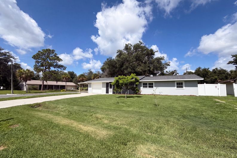 Photo 15 of 18 of 1823 Lori Ln W, Lakeland, FL