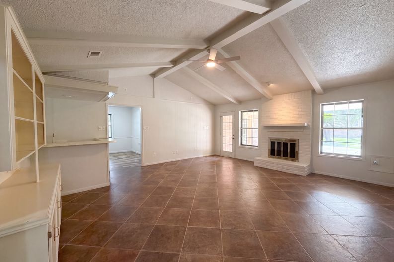 Photo 3 of 47 of 4042 Greenbriar Dr, Missouri City, TX