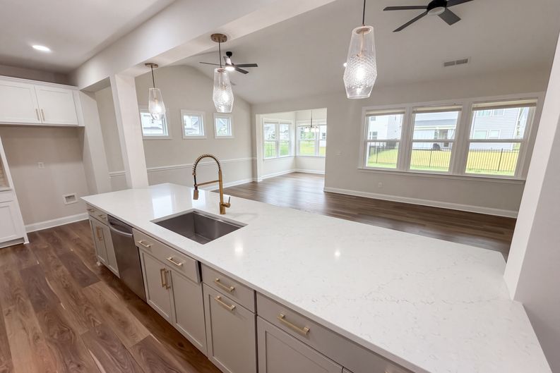 Photo 7 of 36 of 6109 Balham Ct, Charlotte, NC
