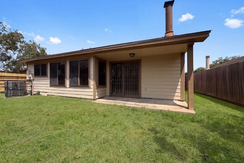 Photo 5 of 16 of 3307 Brookston St, Houston, TX