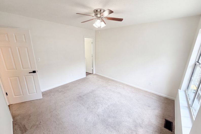 Photo 3 of 31 of 1079 Brittwood Pl, Norcross, GA