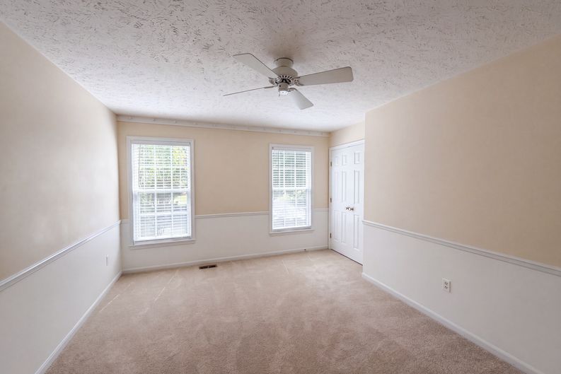 Photo 3 of 27 of 11301 Willowdale Dr, Germantown, MD