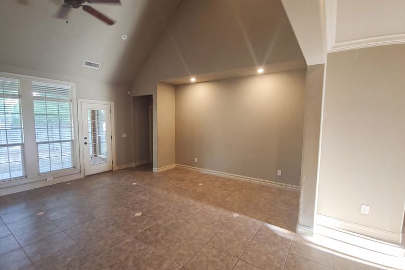 Photo 11 of 18 of 3908 N Pine Ave, Broken Arrow, OK