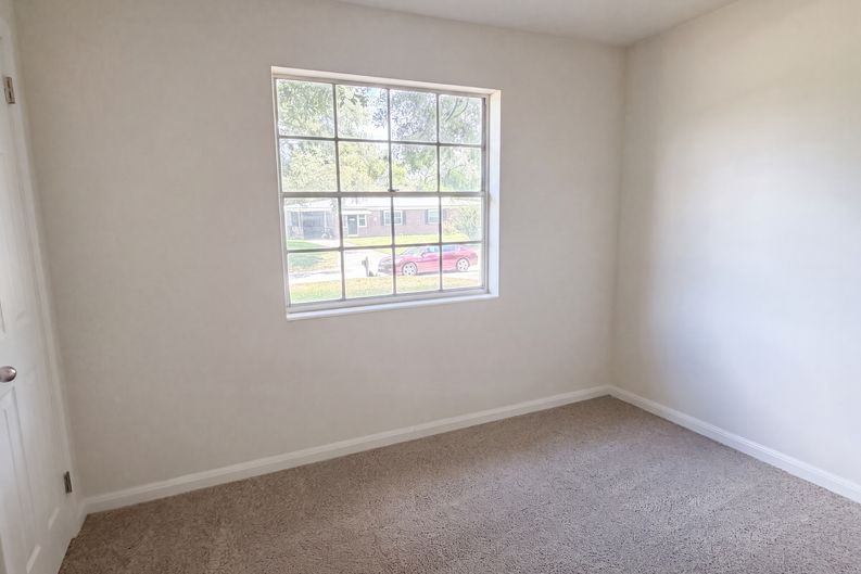 Photo 13 of 22 of 5928 Lake Ridge Ave, Jacksonville, FL