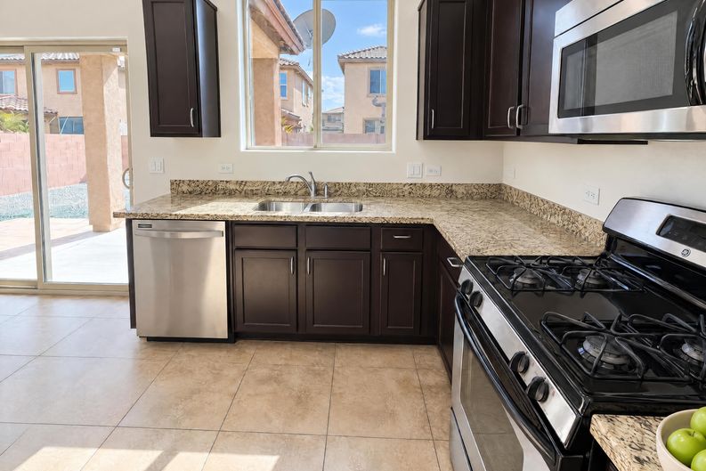 Photo 7 of 29 of 683 W Calle Capotasto, Sahuarita, AZ