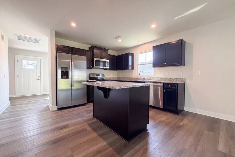 Photo 3 of 18 of 8680 Kenridge Ln, Fuquay Varina, NC
