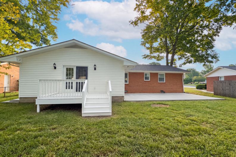 Photo 5 of 17 of 885 Lucas Creek Rd, Newport News, VA