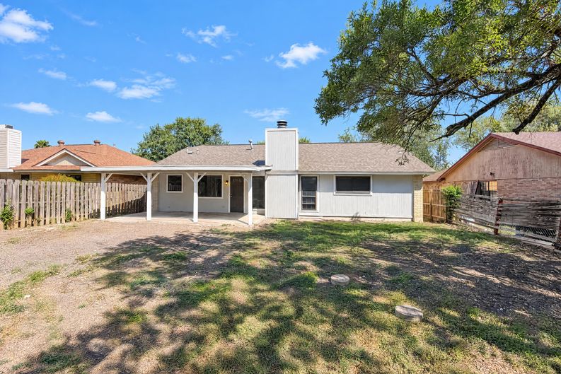 Photo 14 of 17 of 414 Jeanette Dr, Converse, TX