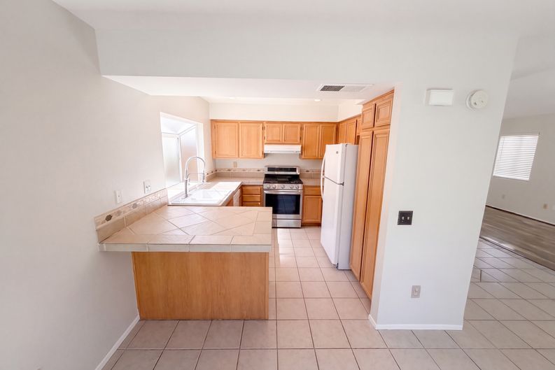 Photo 8 of 17 of 961 Verona Ave, San Jacinto, CA