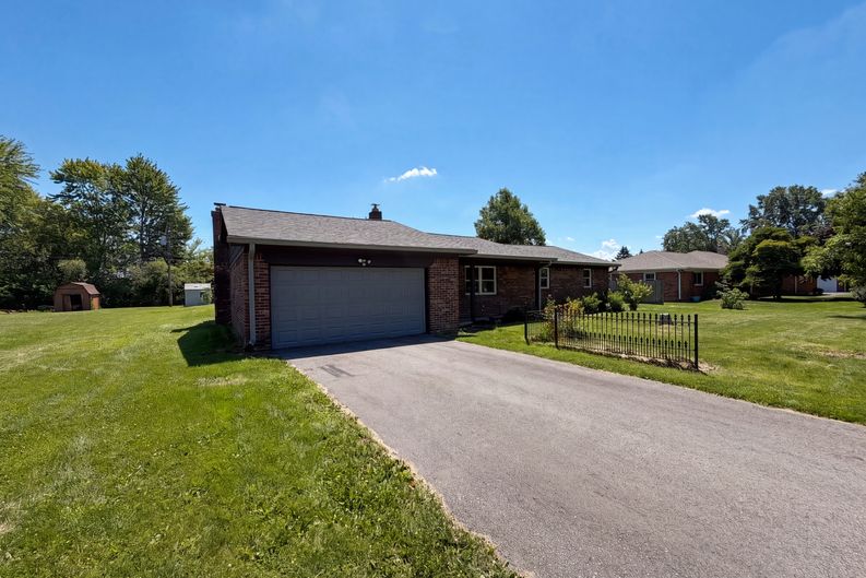 Photo 16 of 19 of 2883 S Wollenweber Rd, New Palestine, IN