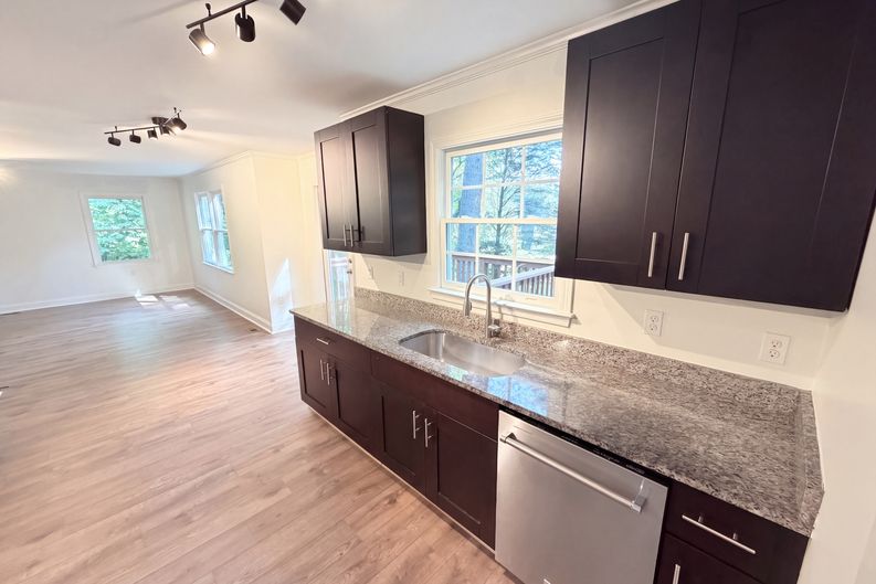 Photo 7 of 22 of 2674 Skylane Dr, Marietta, GA