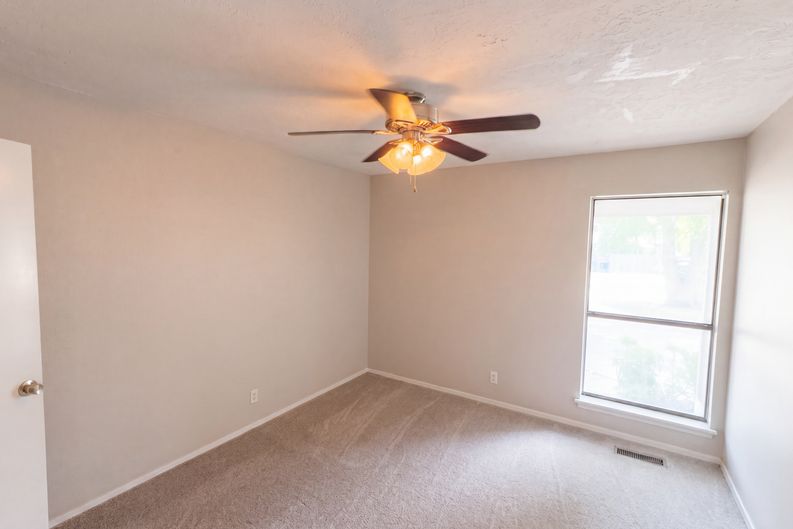Photo 9 of 21 of 1409 S Walnut Ave, Broken Arrow, OK