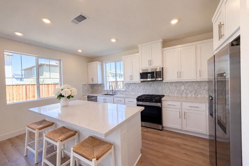 Photo 19 of 49 of 5699 Kusnick Ave, Tracy, CA
