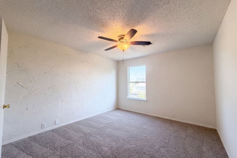 Photo 14 of 30 of 4325 Falcon Dr, Sherman, TX