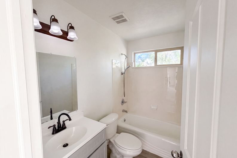 Photo 14 of 18 of 14273 S Heartstone Cir, Herriman, UT