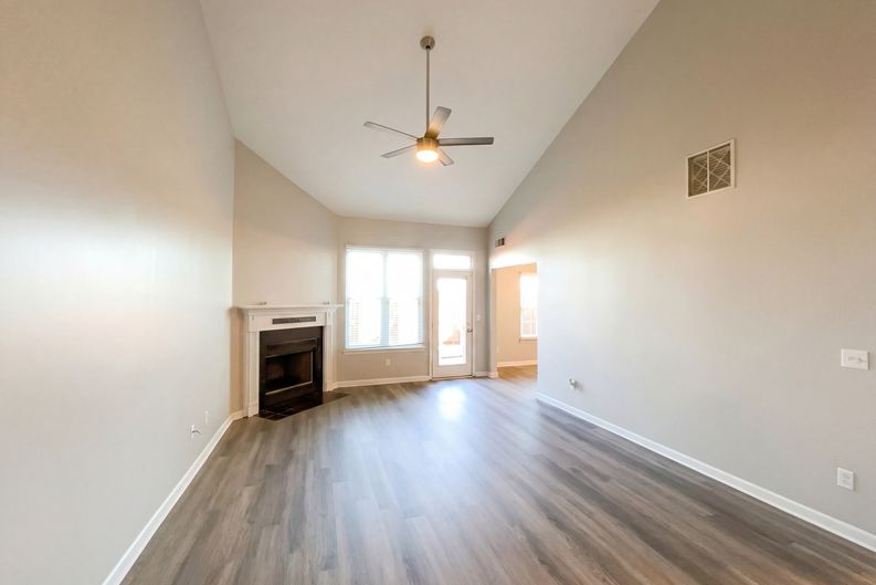 Photo 3 of 21 of 433 Heath Pl, Smyrna, TN