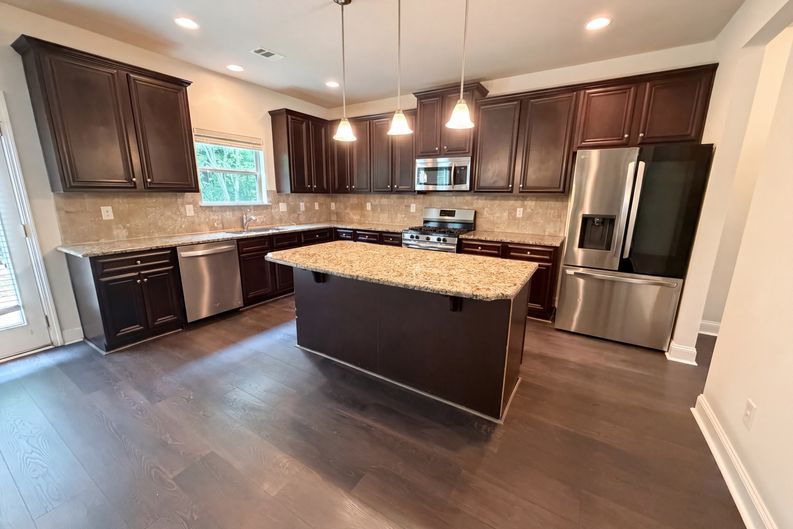Photo 6 of 19 of 2627 Glenbrook Ln, Conyers, GA