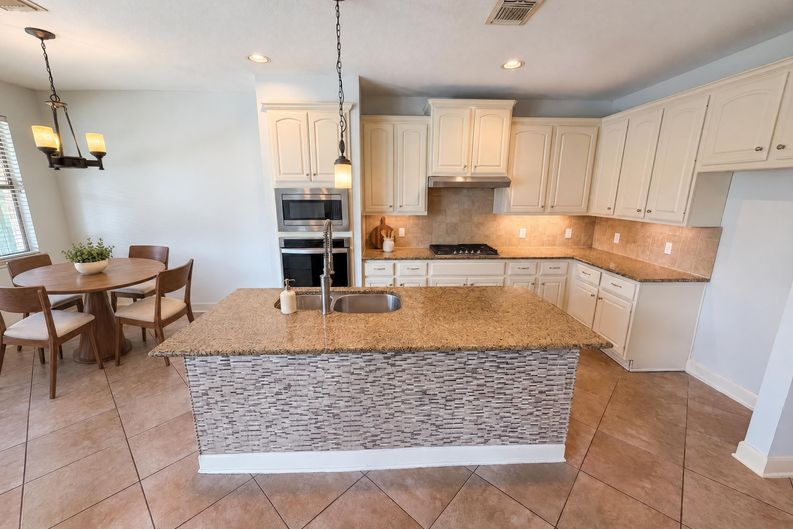 Photo 5 of 36 of 15822 Maple Shores Dr, Houston, TX