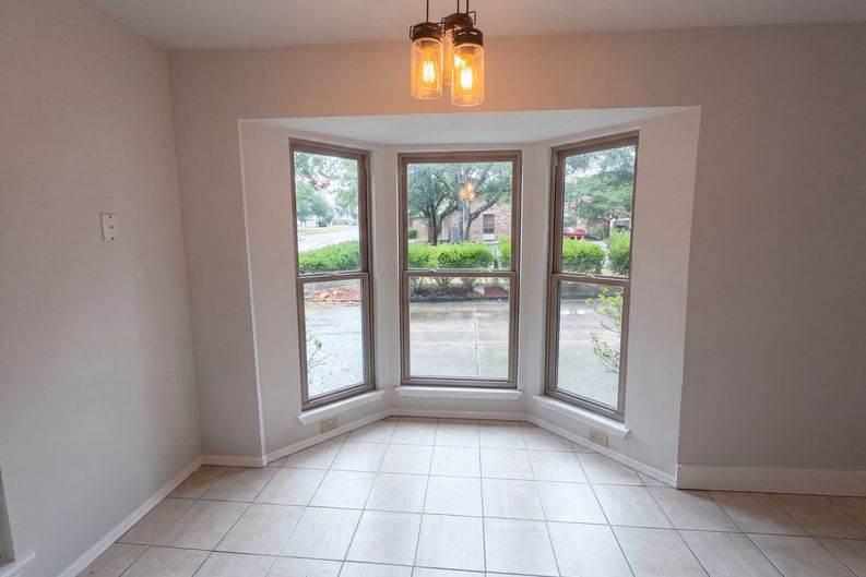 Photo 8 of 19 of 13324 Pandora Cir, Dallas, TX