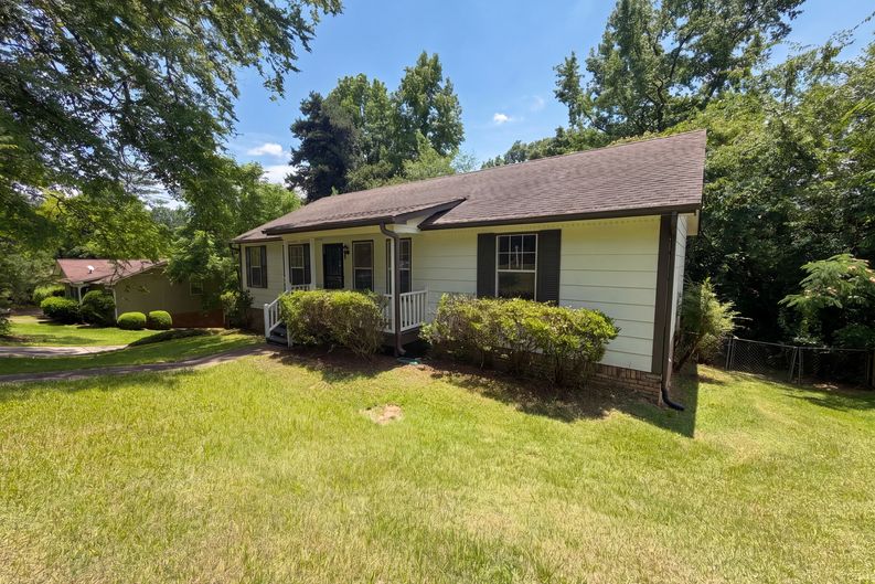 Photo 17 of 21 of 2813 Wood Dr NE, Center Point, AL