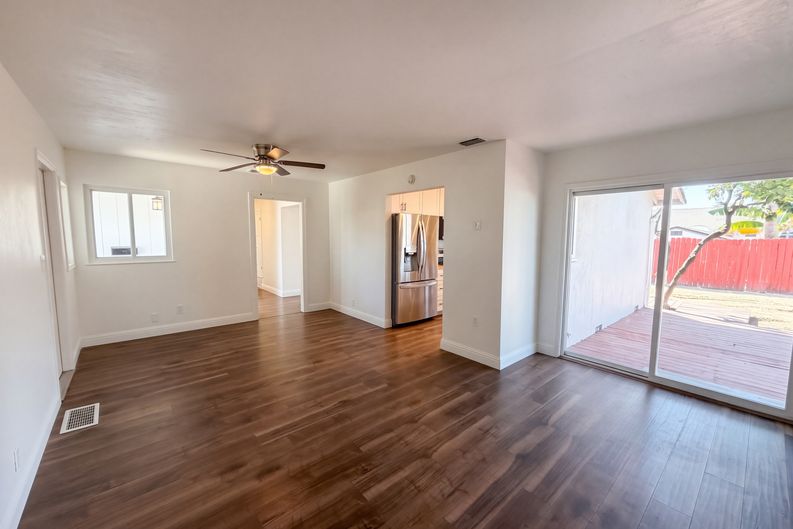 Photo 3 of 18 of 5208 Fernwood Way, Sacramento, CA