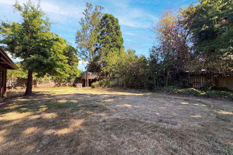 Photo 20 of 21 of 220 NE Cambridge Cir, Corvallis, OR