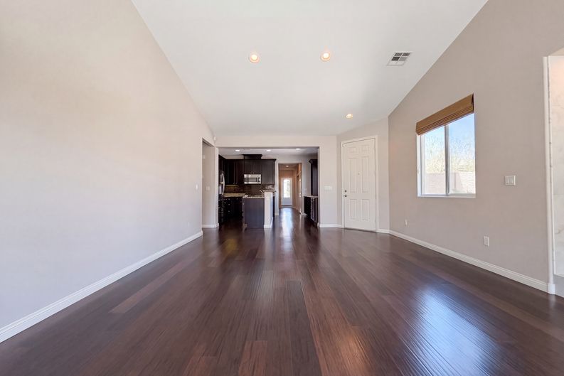 Photo 8 of 21 of 908 Baronet Dr, Las Vegas, NV