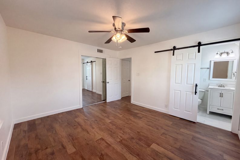 Photo 4 of 25 of 2136 Mountainview Dr, Hurst, TX