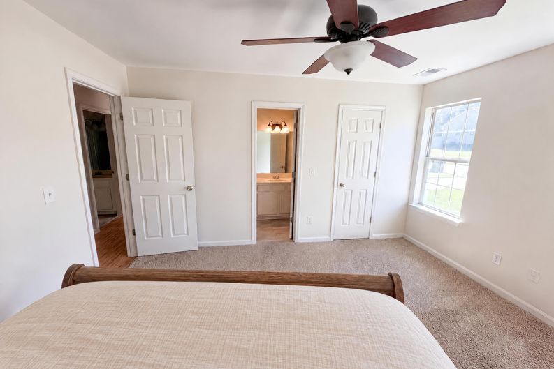 Photo 4 of 19 of 218 Stonewood Dr, West Columbia, SC