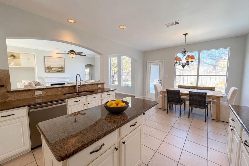 Photo 14 of 34 of 1412 Spring Ridge Ln, Flower Mound, TX