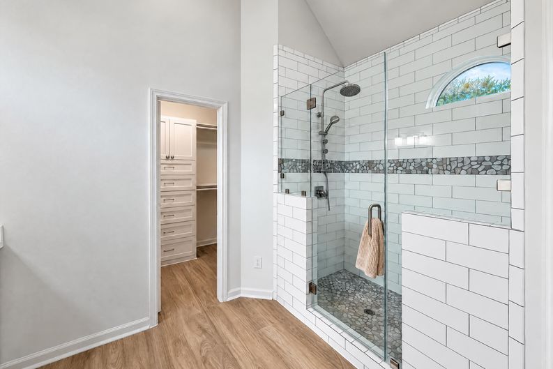 Photo 18 of 32 of 7927 High Knoll Ln, Houston, TX
