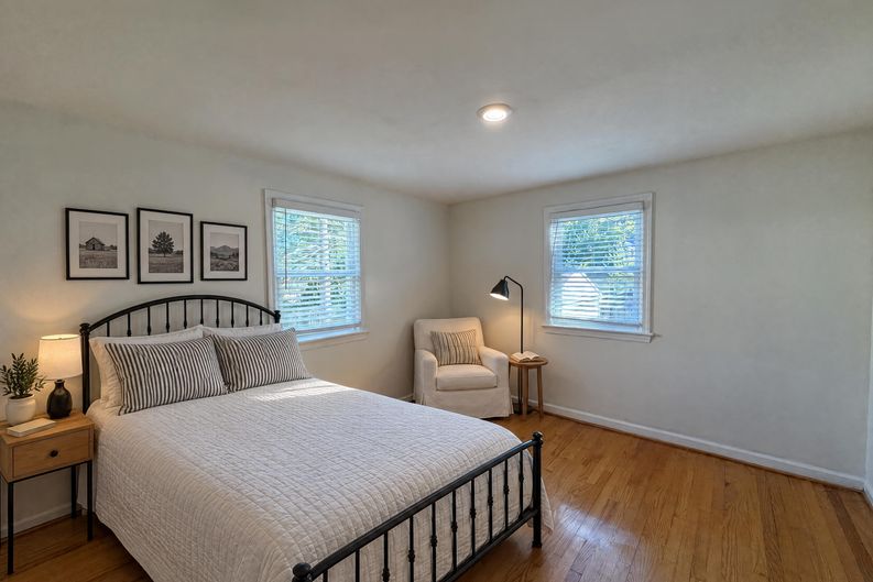 Photo 10 of 21 of 3907 Prosperity Ave, Fairfax, VA