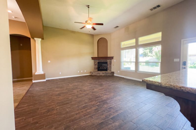 Photo 10 of 35 of 11904 Kenseth St, Bakersfield, CA