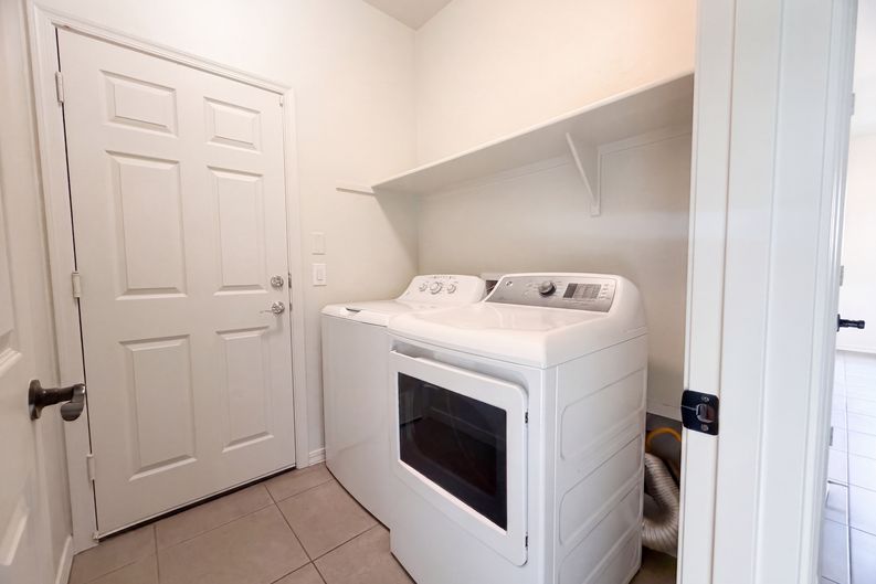 Photo 13 of 18 of 810 W Whistling Thorn Ave, San Tan Valley, AZ