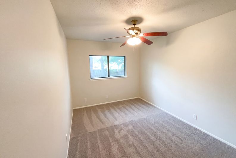 Photo 10 of 20 of 2830 Fisher Field Dr, San Antonio, TX